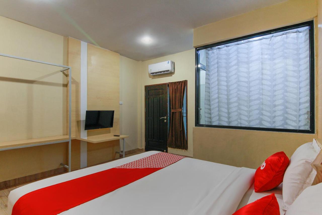 Capital O 3476 Millenium Inn Медан Екстериор снимка