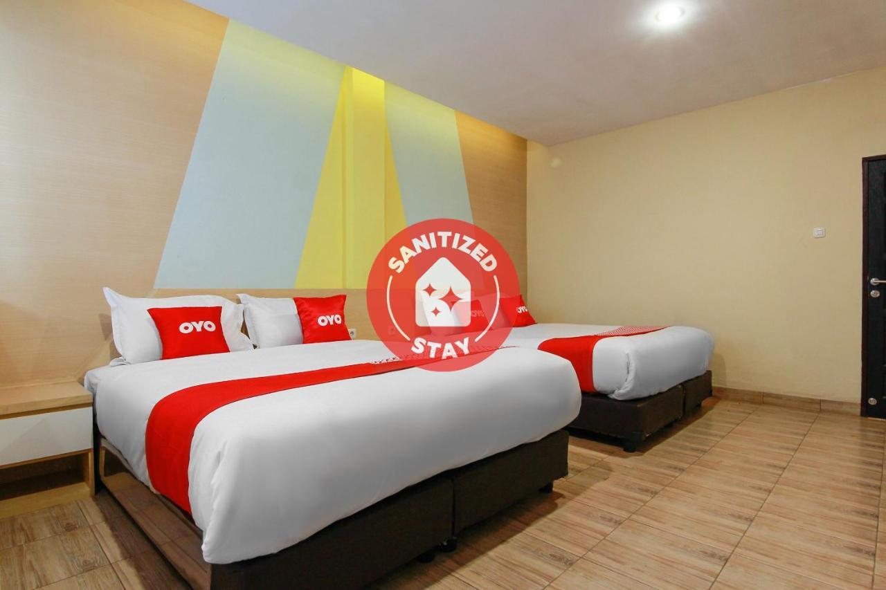 Capital O 3476 Millenium Inn Медан Екстериор снимка